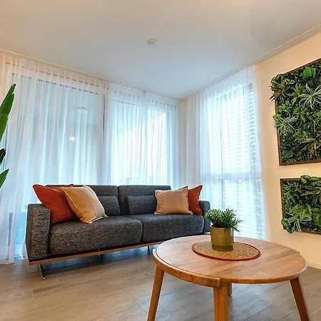 Cozy 50 M2 For 4 People - Parking - Balcony Apartment *