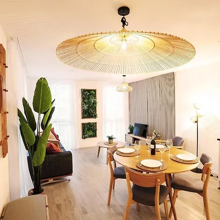Cozy 50 M2 For 4 People - Parking - Balcony Apartment *